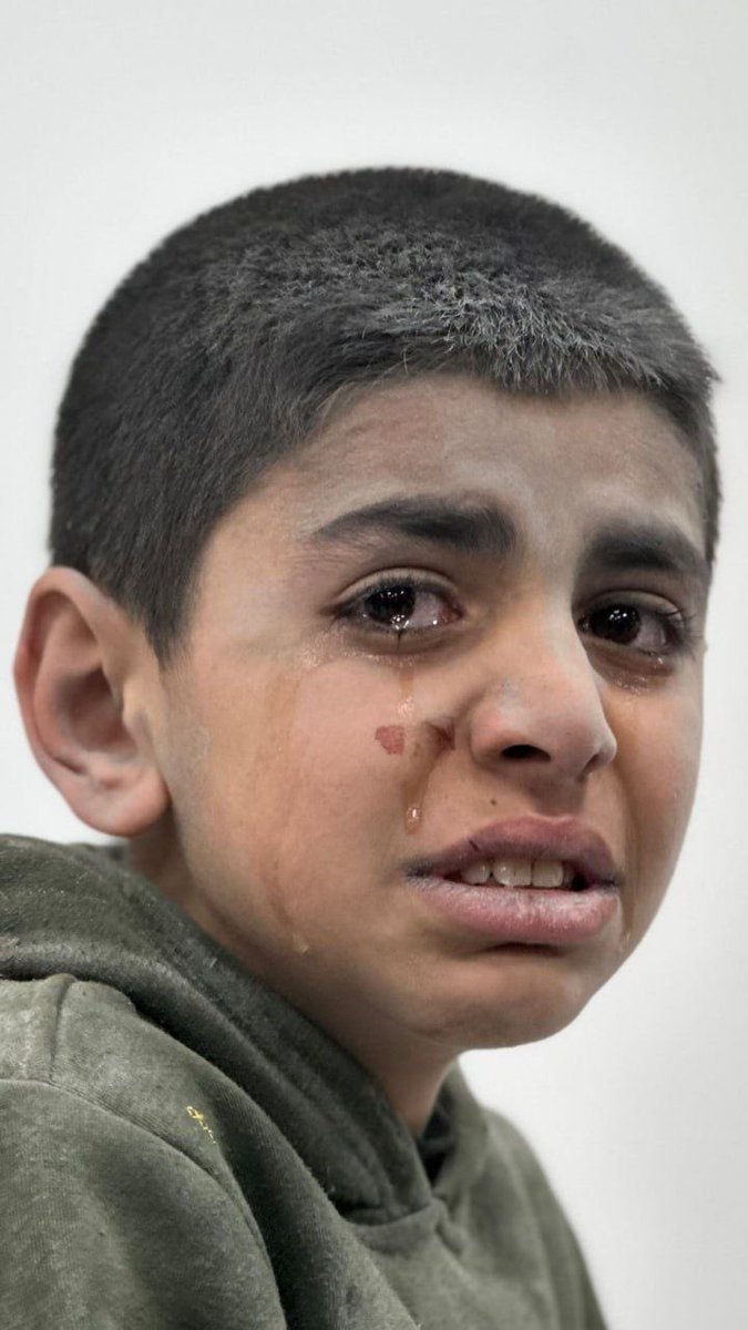 دموعه مزيج من الظلم والقهر والخذلان والخيانة💔😰😪
إلى الله المشتكى...حسبنا الله ونعم الوكيل
#سننتصر_باذن_الله