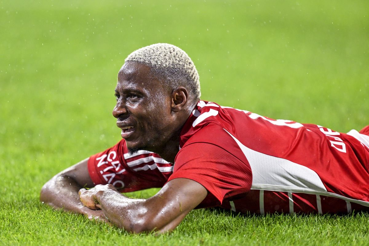 RSCLEspana's tweet image. A pesar de no pasar el examen médico, el club firmó a Moussa Djenepo por 3,5 millones de euros. Esto me parece una muestra de amateurismo. 😕⚽️ #StandardLiège #Fichaje