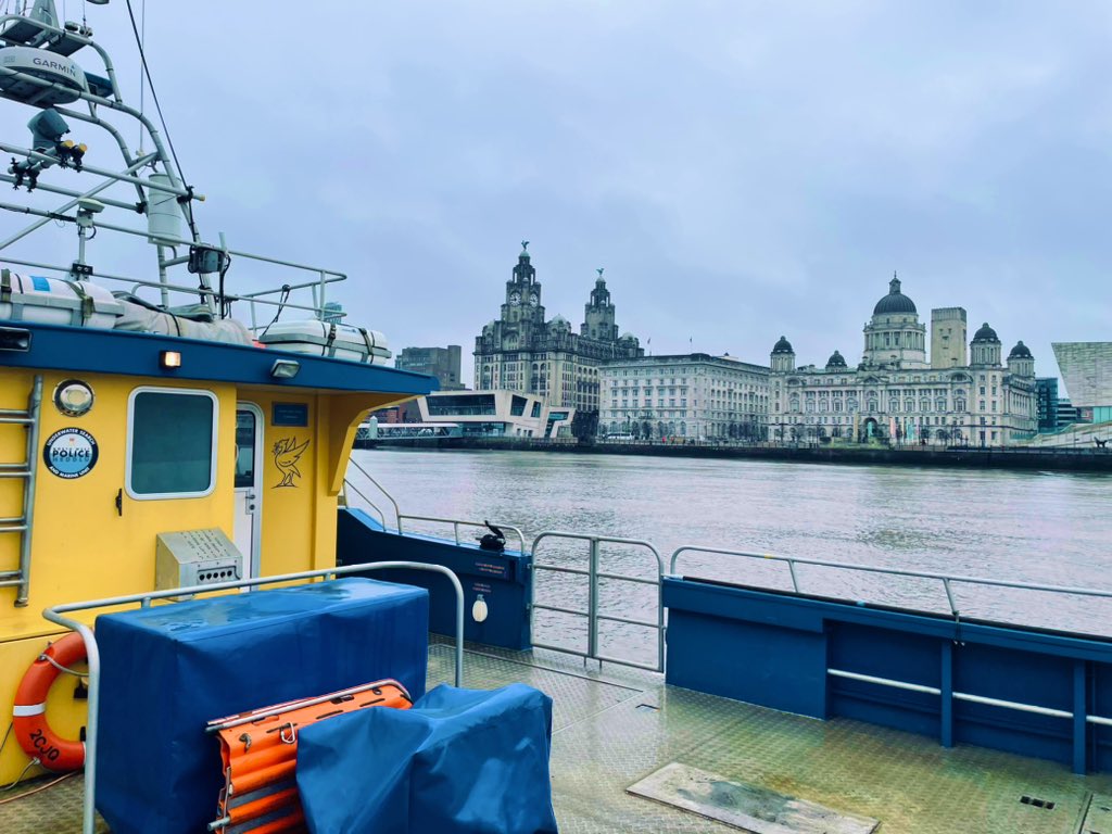 NWPoliceDivers's tweet photo. Up and out early this morning to catch the tide for a patrol around the Mersey Estuary. #marinepolicing #marinepolice #maritimepolicing #policedivers #policeboat 🔵🔱 https://t.co/vUovZMOm7b