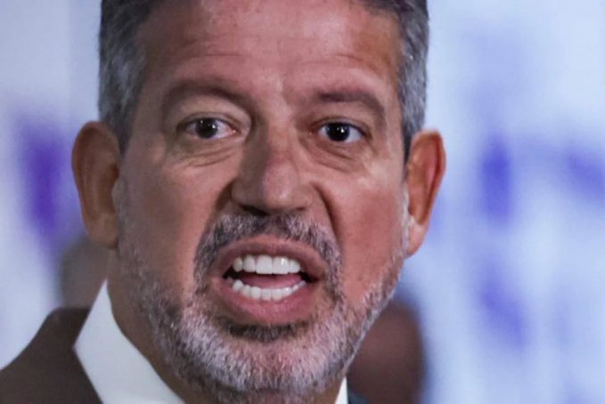 Por que a “minuta do golpe” previa a prisão do Pacheco e a do Lira não ??? 🤔

Pode mandar a Polícia Federal investigar <a href="/alexandre/">Alexandre de Moraes</a>, Lira tá atolado até o pescoço nessa tentativa de golpe de estado, no mínimo ele sabia tudo o que foi planejado pelo Bolsonaro, inclusive o