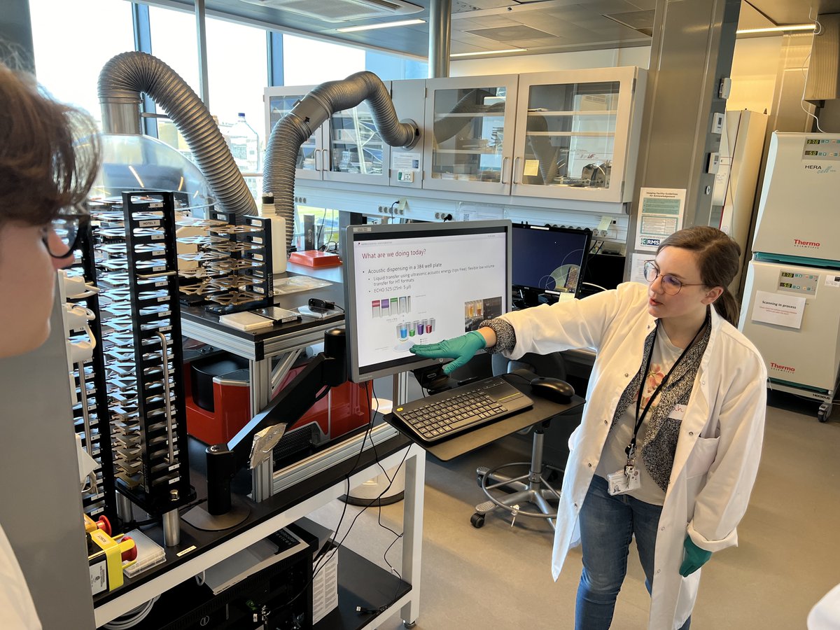 🔬 Exciting times at the core facility! 🌟 Recently, we had the pleasure of showcasing the Echo acoustic dispenser and the robot arm for plate loading to high school students. Together with the postdoc, Sarah Unterberger, we highlighted the immense value of laboratory automation!