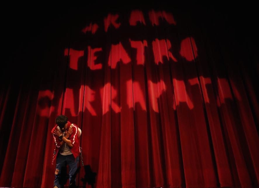 Hoy vuelvo a mi teatro. Si si, al mio. 
Agradecer también a las otras 14 agrupaciones que se han ofrecido a ser nuestros teloneros en esta noche tan especial para mis fans. 
Graciaz !!!!