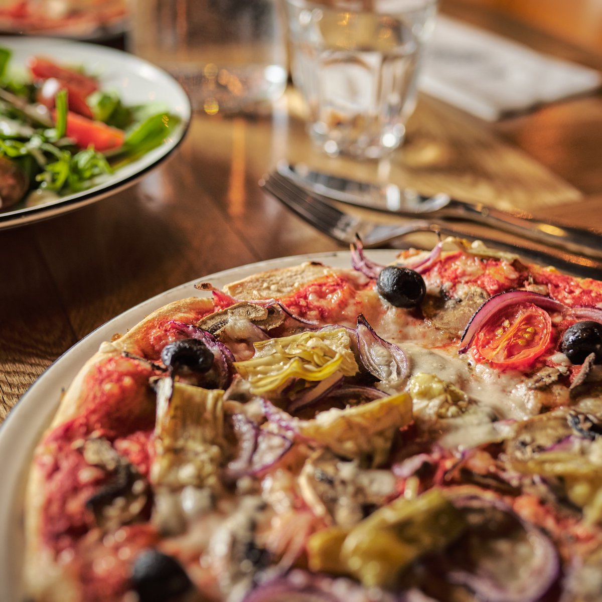 Did you know it's National Pizza Day? Well, you do now, so make your way to @PizzaExpress to mark the occasion in style! What's your favourite topping? #BluewaterShopping #NationalPizzaDay #ShoppingCentre