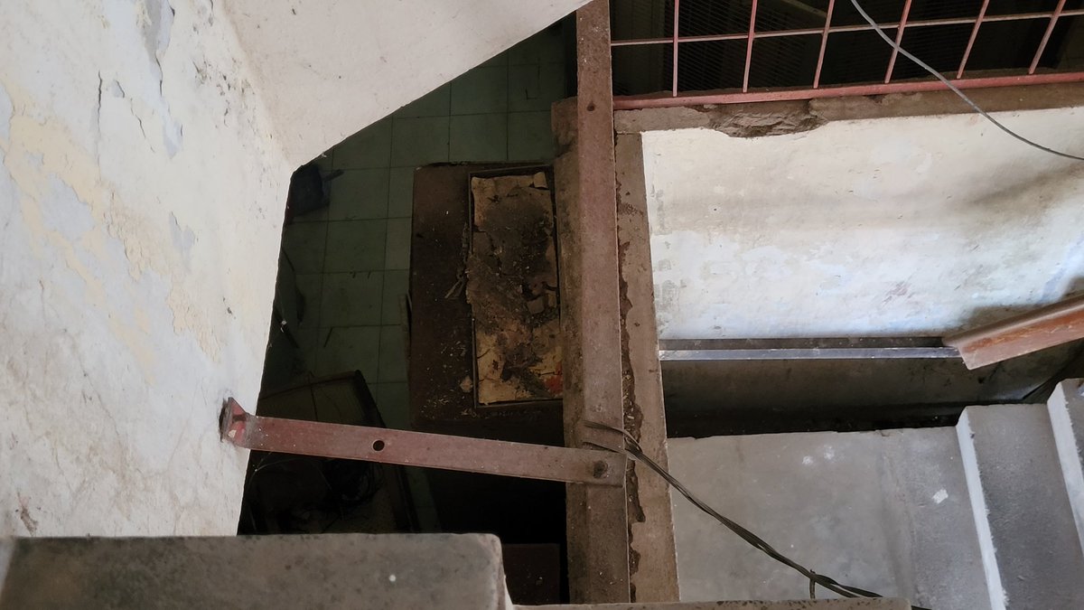 tejas_duvvada's tweet photo. Visited deserted BSNL SKLM,AP. Urge all citizens to join me in urging @AshwiniVaishnaw to #SaveBSNL. Invest in infrastructure, revive policies, protect our public telco's legacy &amp; secure future! Tweet #SupportBSNL &amp; tell the Minister why @BSNLCorporate matters #RuralConnectavity https://t.co/8pCYv8KpNM