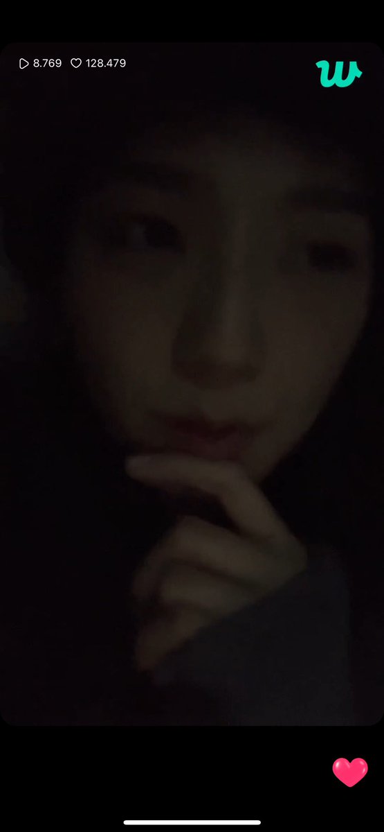 lesyeuxdelalis's tweet photo. Jisoo going live as soon as she arrived back in SK! https://t.co/NBxEvyt3hO