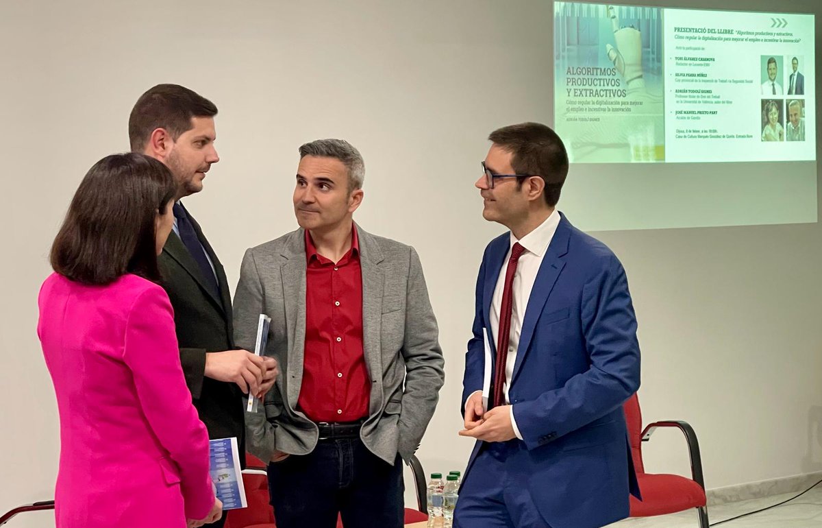 Un orgull estar ahír a Gandia presentant el meu llibre junt a @Silviapanu, Cap provincial de l´inspecció de treball de Valencia l'alcalde de #Gandia, <a href="/josemaprieto/">Jose Manuel Prieto</a>
i <a href="/toni_casanova/">Toni Casanova</a> de moderador
Un debat molt interessant!