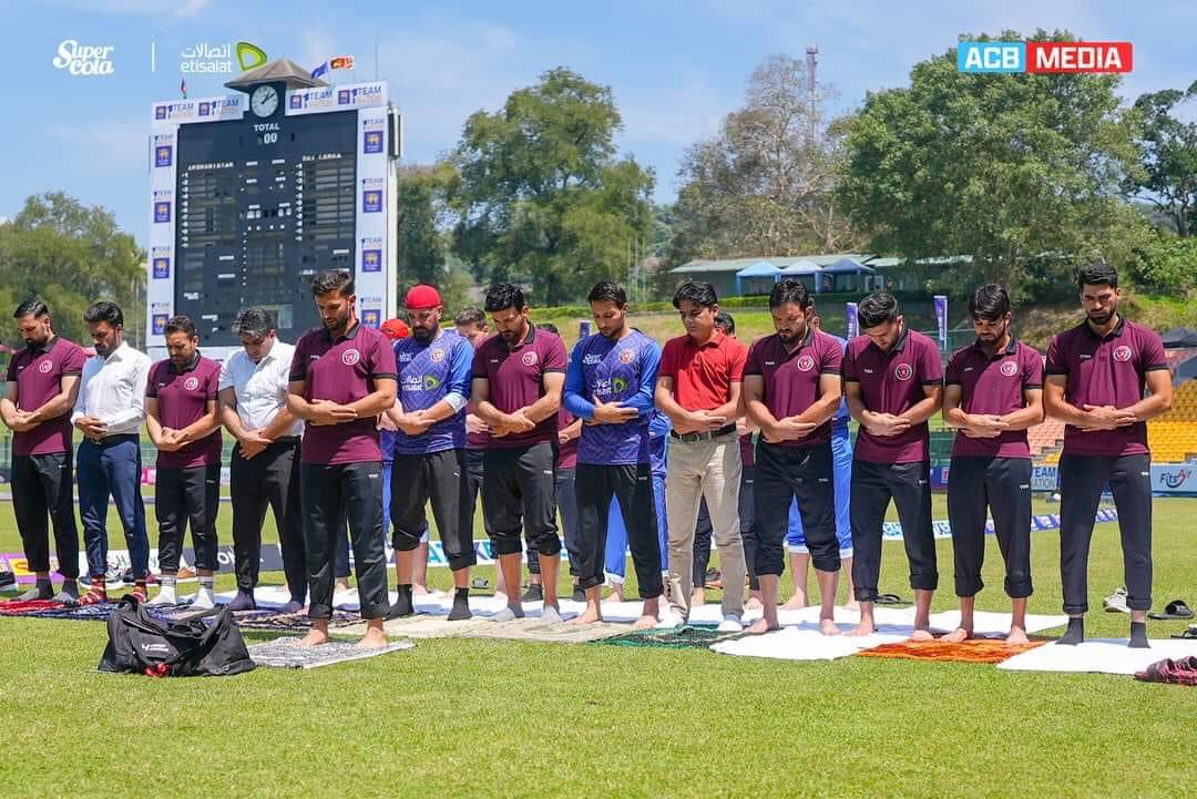 ZalmiTVPashto's tweet photo. افغانستان لوبغاړي د جمعې لمونځ ادا کولو په حال کې
#Zalmitv #Zalmitvpashto #AfgVsSri #Series #T20 #ODIs https://t.co/vfCwTLw4V0