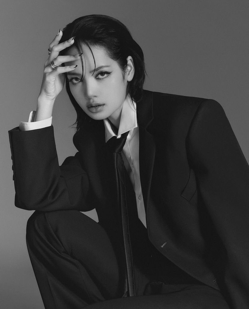Lsglobal_'s tweet photo. The HOTTEST CEO 🔥

LLOUD CEO LISA 
#LLOUDByLalisa 
#WeAreLloud https://t.co/Ej6uYcLmwa