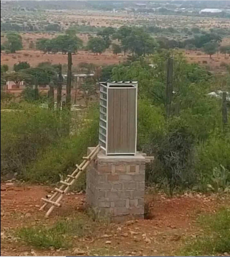 Xilumani2's tweet photo. @PresidencyZA @CyrilRamaphosa Meanwhile, Tintswalo's toilet🤣🤣 https://t.co/PmVv27oCtO