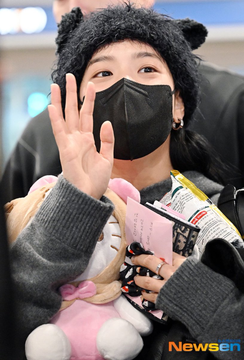 ForeverKimJisoo's tweet photo. Jisoo just came back from Paris

블랙핑크 지수 #블랙핑크  #지수  #FLOWER #JISOO  #블랙핑크지수 #BLACKPINK  @BLACKPINK https://t.co/P7du7u4P2L