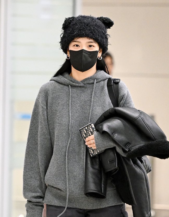ForeverKimJisoo's tweet photo. Jisoo just came back from Paris

블랙핑크 지수 #블랙핑크  #지수  #FLOWER #JISOO  #블랙핑크지수 #BLACKPINK  @BLACKPINK https://t.co/P7du7u4P2L