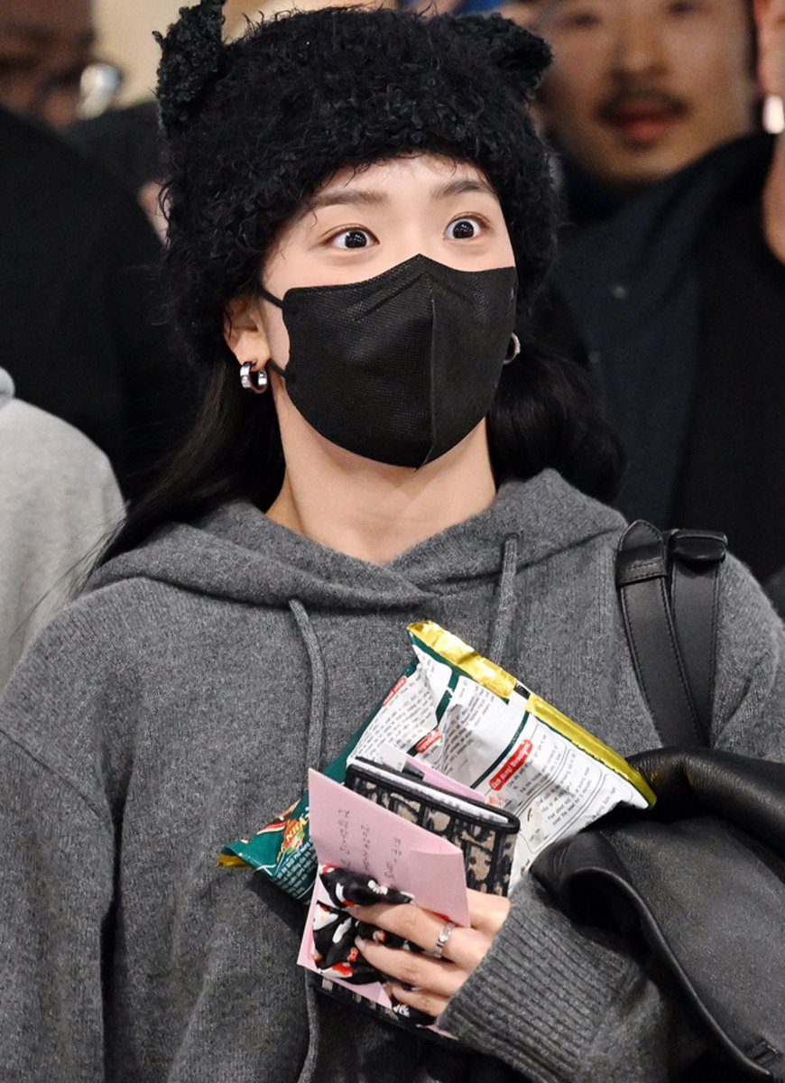 ForeverKimJisoo's tweet photo. Jisoo just came back from Paris

블랙핑크 지수 #블랙핑크  #지수  #FLOWER #JISOO  #블랙핑크지수 #BLACKPINK  @BLACKPINK https://t.co/P7du7u4P2L