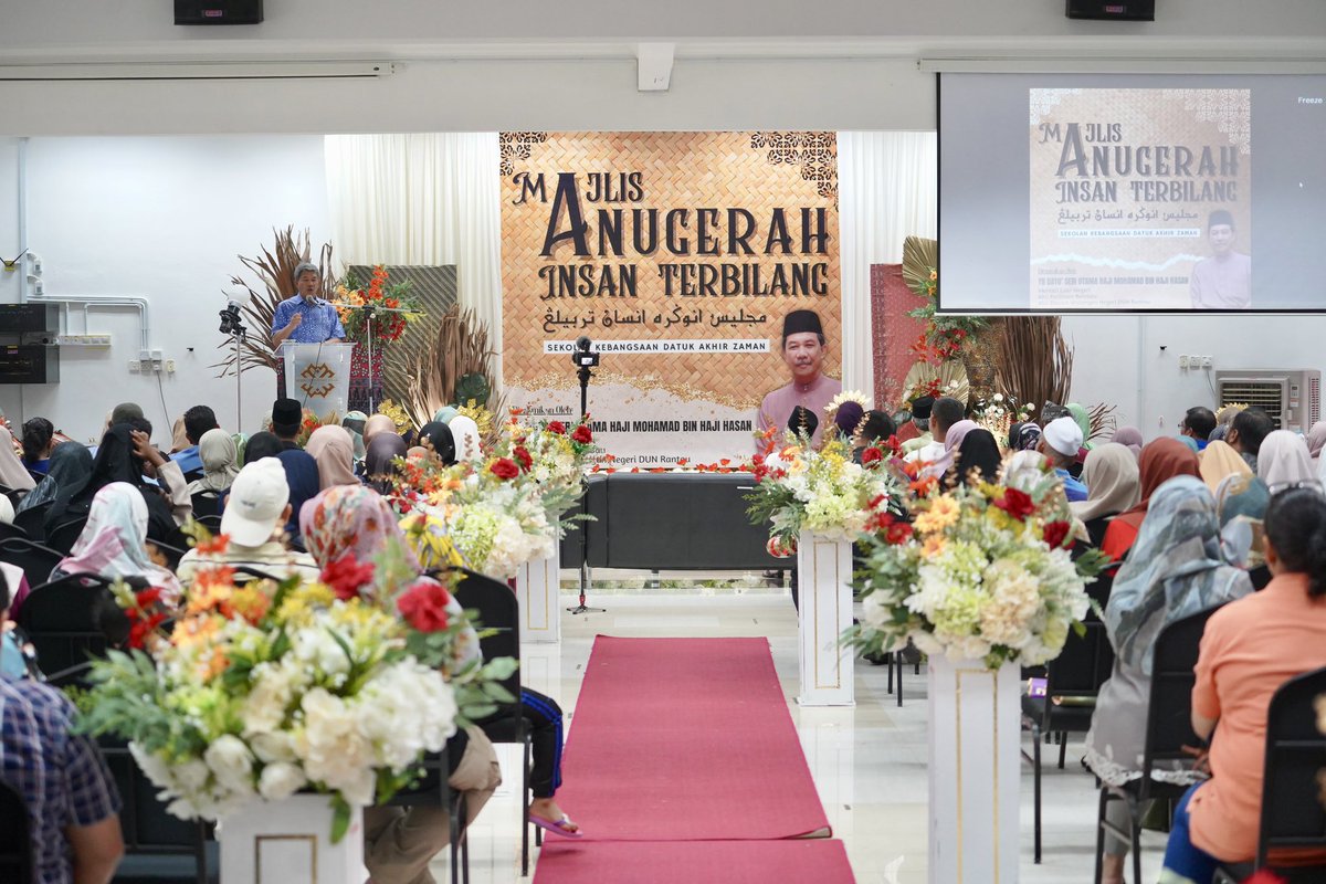 tokmatn9's tweet photo. Sebentar tadi menyempurnakan Majlis Anugerah Insan Terbilang SK Datuk Akhir Zaman, Rantau yang diadakan di Dewan Masjid Imam Kahar
#BuktiBukanSekadarJanji
#ParlimenRembau
#Rembau
#TeamTokMat https://t.co/CEv3rEMhOt
