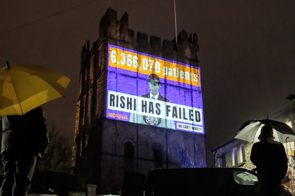 38degrees's tweet image. 🚨 BREAKING: We went to @RishiSunak's constituency last night with a clear message: 𝗢𝗨𝗥 𝗡𝗛𝗦 𝗜𝗦 𝗢𝗡 𝗟𝗜𝗙𝗘 𝗦𝗨𝗣𝗣𝗢𝗥𝗧.

It's no accident, but it is an emergency. We deserve a chance for change.

💥 Sign and share if you agree: 38d.gs/We_Cant_Wait_tw