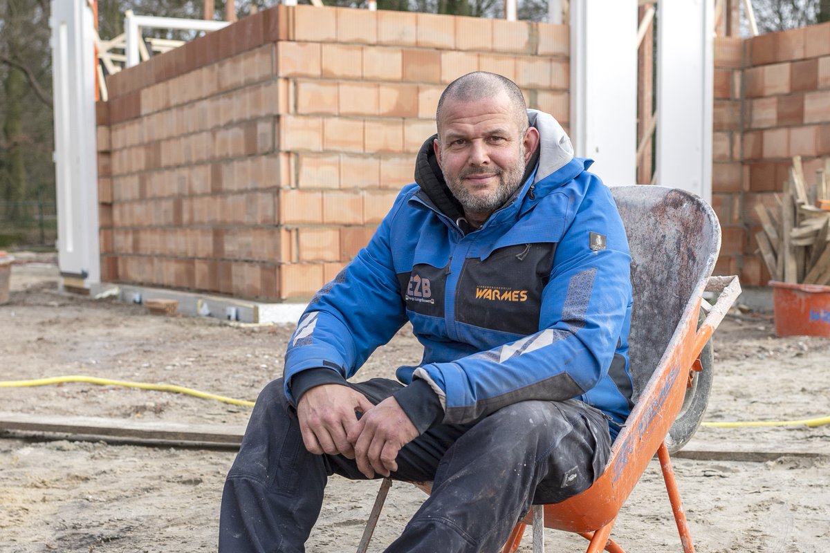 Ross Copeland 𝗶𝗻 𝗱𝗲 𝘀𝗰𝗵𝗼𝗲𝗳𝗸𝗼𝗮𝗿! Onze nieuwste werknemer vertelt over zijn bijzondere weg naar zijn dienstverband. Die ging via Engeland, Duitsland, de Baltische zee en Qatar naar Lattrop… 🗺️Lees hier zijn hele verhaal: 👉 warmes.nl/nieuws/schoefk…
🔹🔸