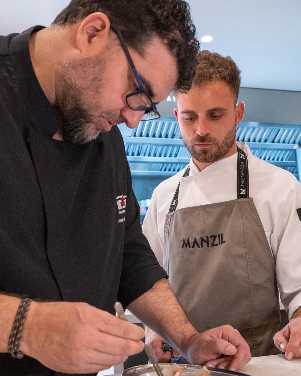 Es una cocina”DE VOCACIÓN”, es decir, de oficio y de amor por él, de voluntad, de pasión y forma de vida.
.
🌍 restaurantemanzil.com
☎️ 854 745 906 / 622 909 082
📍 C/ Alfonso XII 13 #Sevilla