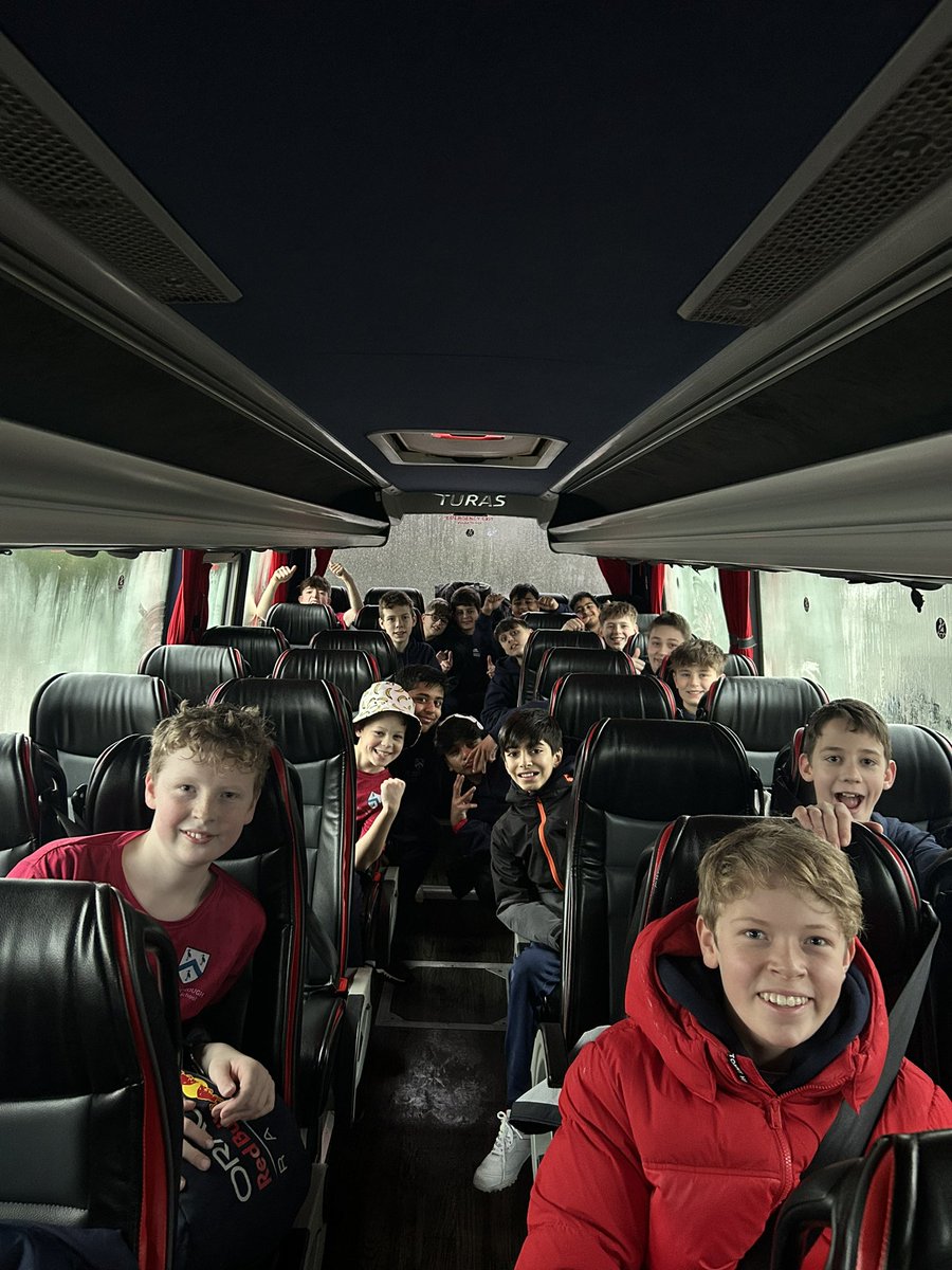 Our U13 boys have just set off for their Manchester tour this morning! First up a trip to Old Trafford stadium before they’re fixture this afternoon Have fun lads 🏑