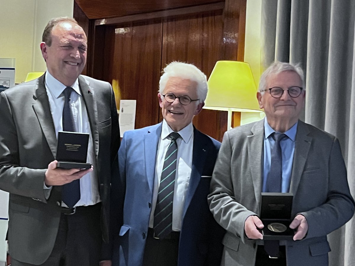 Cite_de_la_Mer's tweet photo. Bravo à Bernard Cauvin, fondateur de La Cité de la Mer qui a reçu le prix de 2023 de l'Institut Français de la Mer, avec Vincent Campredon - pour leur "action en faveur de la connaissance, de la protection, du développement ou du rayonnement de la mer ou des activités marines" 🌊 https://t.co/CJjpSyslQt