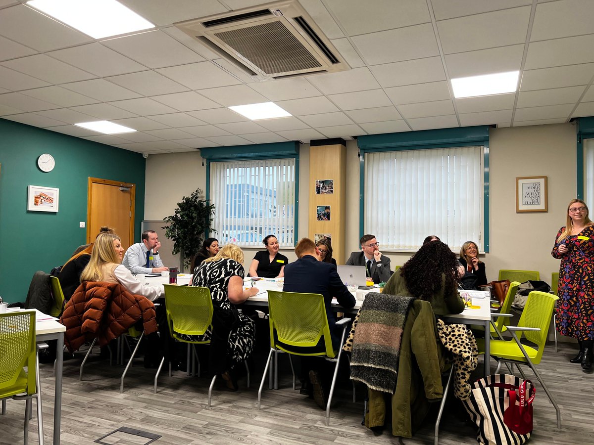 Rochdale Literacy Leads welcomed @thelitcoachuk yesterday. Sarah led a fantastic CPD session exploring improving #vocabulary instruction, focusing on the explicit teaching of vocabulary, including case studies demonstrating vocab teaching models #literacy @susiefraser22 @ManComRS