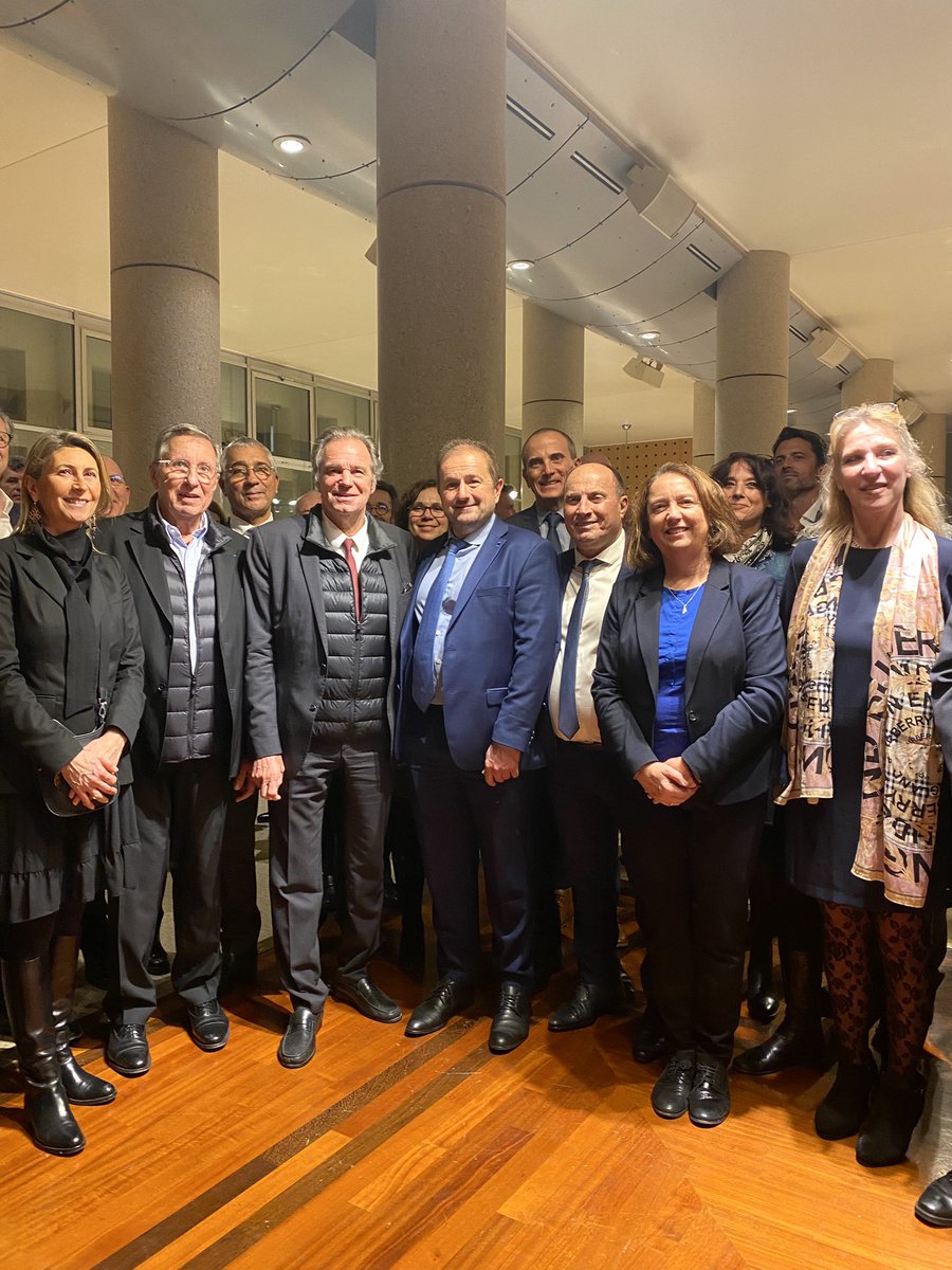 alaingargani's tweet image. Soirée exceptionnelle à l’hôtel de région hier pour le dîner Eco for Sud✨

Merci à @RenaudMuselier et à tous nos invités pour ces échanges passionnants autour de notre économie territoriale 
Merci à mes présidents de région🤝

Rendez-vous les 18 et 19 avril pour Made in PME 🚀