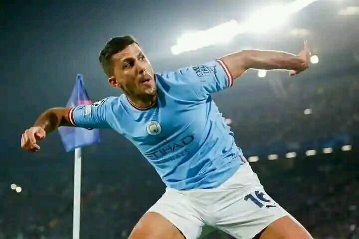 sam_mci04's tweet image. Things you can&apos;t disagree with in football:
1. Messi is the goat.
2. Real Madrid is the biggest club in Europe.
3. Rodri is the goat CDM.