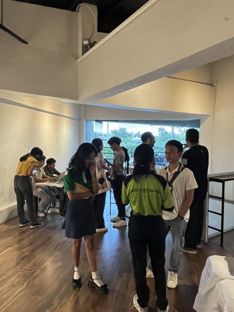 iamraine_'s tweet photo. Almost set for Solana Ecosystem Call Cebu @SuperteamPHL
Students from different universities, business owners, Solana enthusiasts and DICT are joining us tonight!! LFG π
#SuperteamPHL
#SOLANAxWeb3Cebu https://t.co/6oawUSkGoS