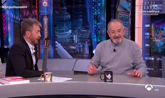teleaudiencias's tweet photo. #Audiencias: 'El Hormiguero' arrasa con la visita de Arguiñano. 'Entre tierras' baja pero mantiene su liderazgo frente a 'GH Dúo'.

Hormiguero (2.404.000 y 17,2%)
Entre tierras (1.312.000 y 12,6%)
GHermano Dúo (926.000 y 12,3%)
El sustituto (912.000 y 9,2%) https://t.co/x37ppk7KzM