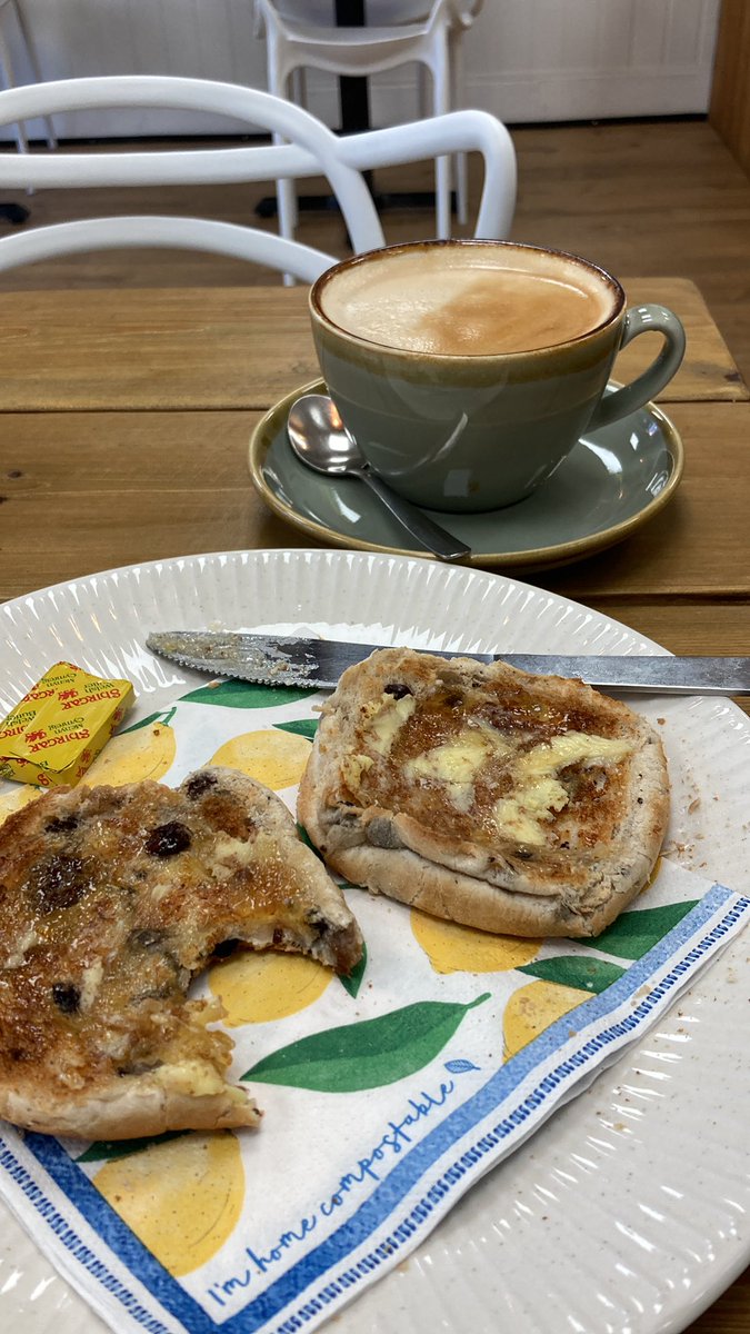 As I wait for the rain to stop for todays survey I have fortified my self with coffee and area cake
#dronelife
#dietstartstomorrow