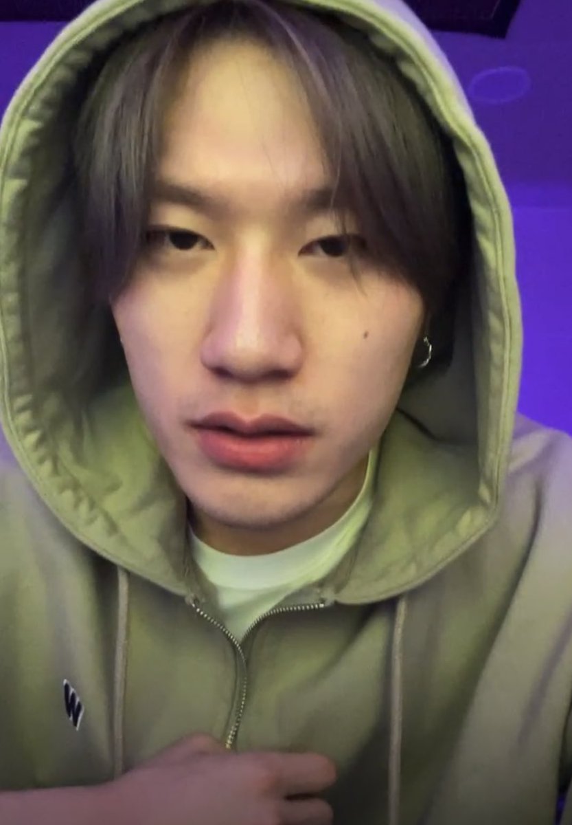 Yedam live.. his unshaved stubble.. oh he’s so damn attractive