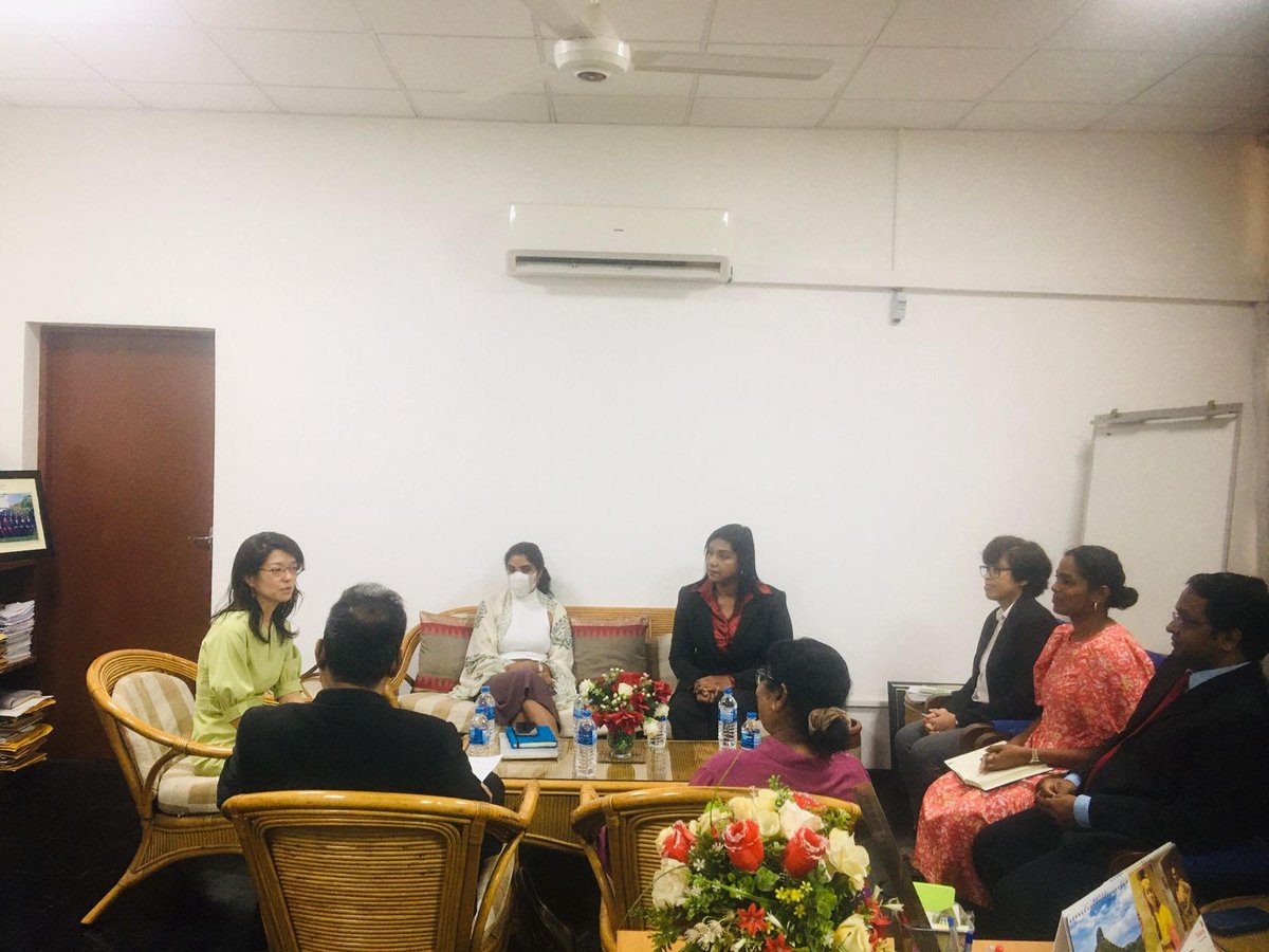 Madam @AzusaKubota, Resident Representative of the United Nations Development Programme in Sri Lanka (#UNDP Sri Lanka) and officials of the Support to Justice Sector (#JURE) Project paid a courtesy visit to CSHR and CELP of the FOL, UOC recently. 
#EUinSriLanka #UNDP #UNICEF #UOC