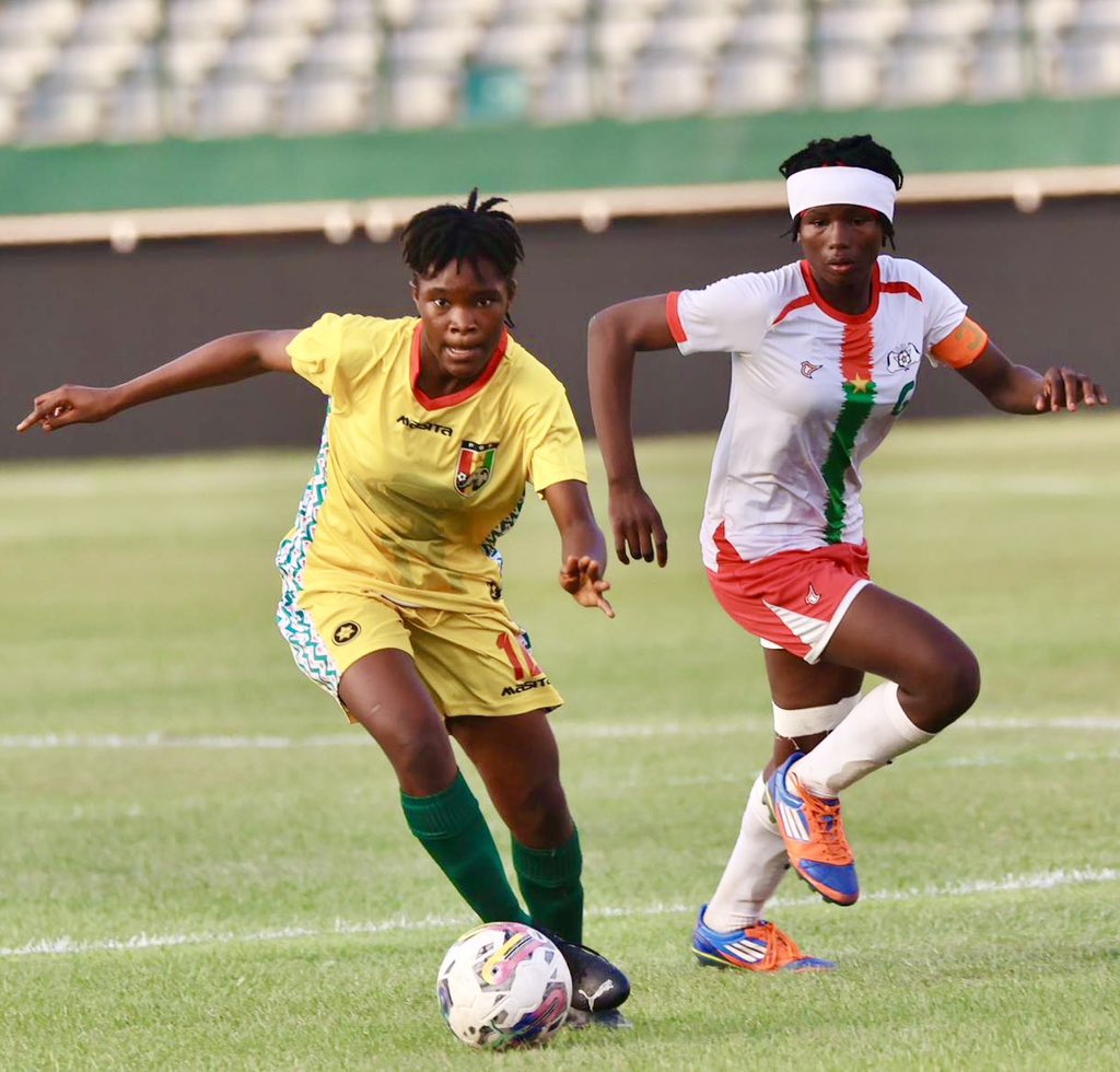 SportContents's tweet photo. 🏟️ Battue à l’aller (4-1) par le Burkina Faso 🇧🇫, l’équipe féminine guinéenne (U17) 🇬🇳 doit s’imposer (4-0) ce vendredi au stade 26 mars de Bamako, pour passer le 2e tour des éliminatoires de la CM féminine U17 2024. Coup d’envoi : 16h GMT
#ExpertsFoot224 #ExpertsFootGn🇬🇳 https://t.co/gn2G12bz6W