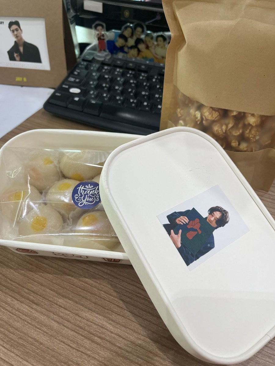 Aree_Melon1994's tweet photo. ได้รับกิจแล้วนะคะ อร่อยแบบยอมอ้วนคนเดียวไม่แบ่งใคร ขอบคุณสำหรับกิจดีๆอร่อยๆด้วยนะคะ สัญญาว่าจะรักและเป็นภรรยาที่ดีของแจบอมต่อไปค่ะ 😁😋🫶🏻💙💚
@mamfahsai @PsJaree 
#2ndYearDefLOVE
#แจกกิจนี้เพื่ออิมแจบอม #iAnnyreview
#ฟังเพลงรอแจบอม #JAYB #Def #제이비 https://t.co/PqrssaYO12