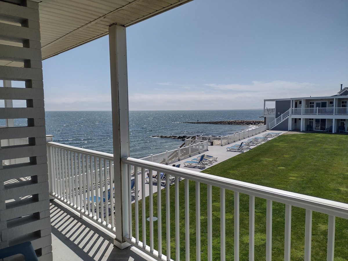 domgucci's tweet photo. Starting to think about your beach vacation? This could be your view at The Garlands, #dennisport #capecod https://t.co/hcPSuvAoQF