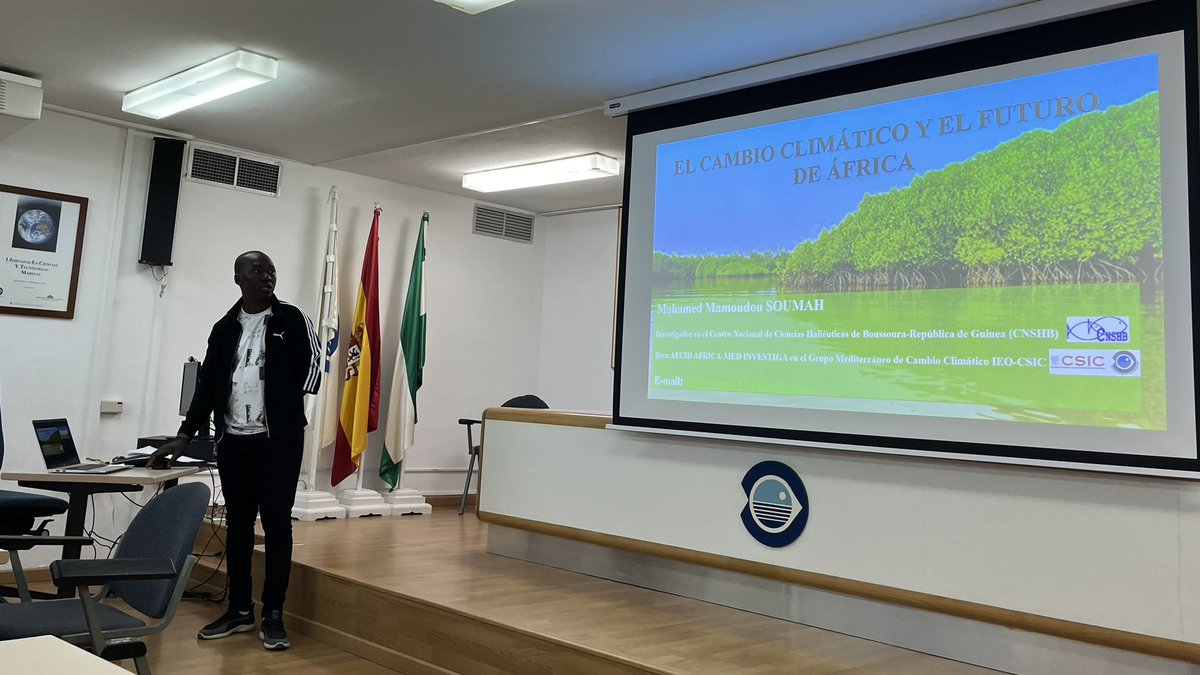 Ayer tuvimos la charla de Mohamed Soumah, investigador de Guinea, que está haciendo una estancia en el marco del Programa AECID en el <a href="/IEO_Malaga/">IEO Málaga 🌊⛴️🐟🌡️🔬</a>, sobre “El cambio climático y el futuro de África”. 
Tenemos en estos momentos a 4 investigadores en Málaga con este Programa.