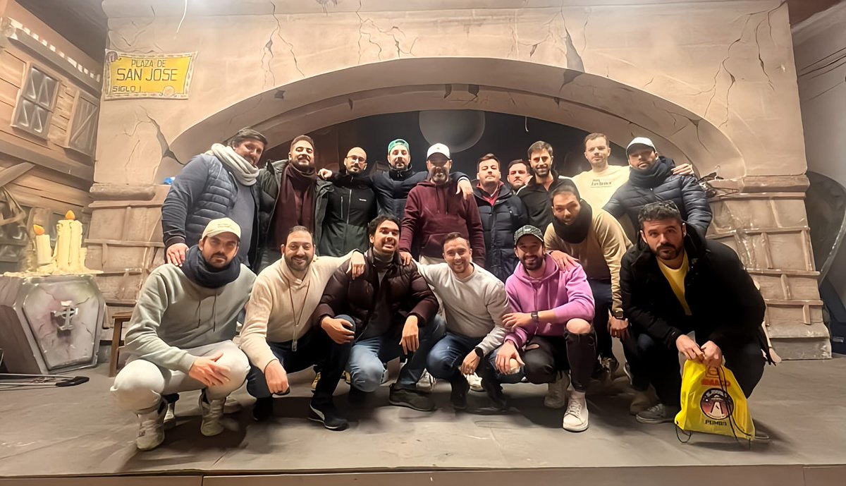 AlexmartinpoloG's tweet photo. Hoy, ultimo dia de #COMBA24 ,una final más,una final menos.
Con mis amigos, con mi familia, con sus momentos buenos y no tan buenos... con ganas, con ilusion...@murgalmaridi , que suba telón una vez mas, un año más.
A POR TODAS , A POR EL CARNAVAL , Y A ATRAPAR NUEVOS RECUERDOS. https://t.co/hKbeqZtHvU