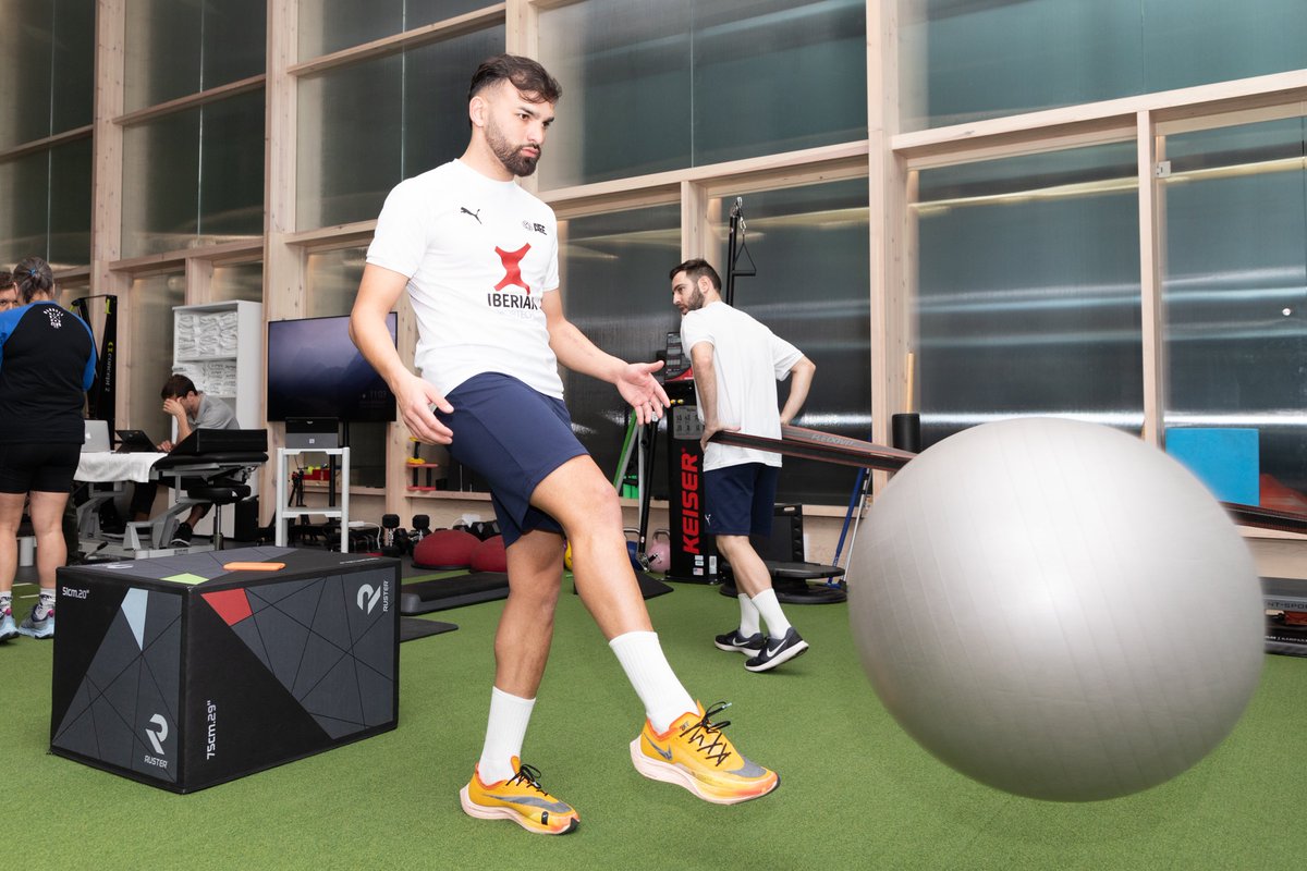 afefutbol's tweet photo. 🚀⚽️ #AFESalud | ¡Nueva semana del programa de rehabilitación intensiva ‘Hi-Tech’ de #AFEFútbol!

👉🏻 Jorge Hernández, @LetiSevillaBulf, Xabier Prieto y @palm_manuel han pasado por @Olympia_GrupoQS para impulsar su recuperación. 

¡Esperamos que haya sido de gran ayuda! 🙌🏻

⚙️@IberianSportech