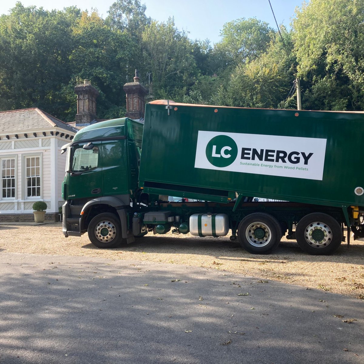 Seeking a trusted bulk blown wood pellet supplier? With 16+ years of expertise, we excel in delivering ENplus A1 &amp; BSL sustainable wood fuel across the South East. Request your supply quote today.

LCEnergy.co.uk/bulk-blown-woo…

#Wood #Pellets #Biomass #RenewableEnergy #WoodFuel