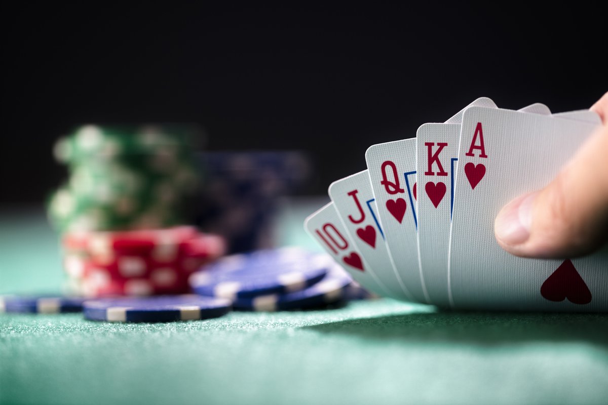 In this @RTEBrainstorm piece, Dr Rob O’Connor @RobOConnorDCU, Assistant Professor @DCUPhysics, analyses how poker is now a game of advanced strategic concepts and complex computer simulations. Read more here: launch.dcu.ie/49nI3T6