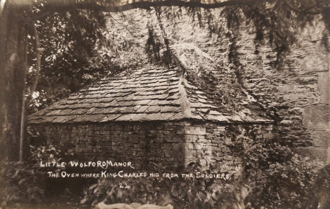 This postcard of Little Wolford Manor shows a very royal hiding place- an oven! King Charles II is said to have concealed himself in this secret spot during the civil war, after fleeing from the Battle of Worcester.

#EYASecrets #ExploreYourArchive

📸 WCRO, PH0352/206/17