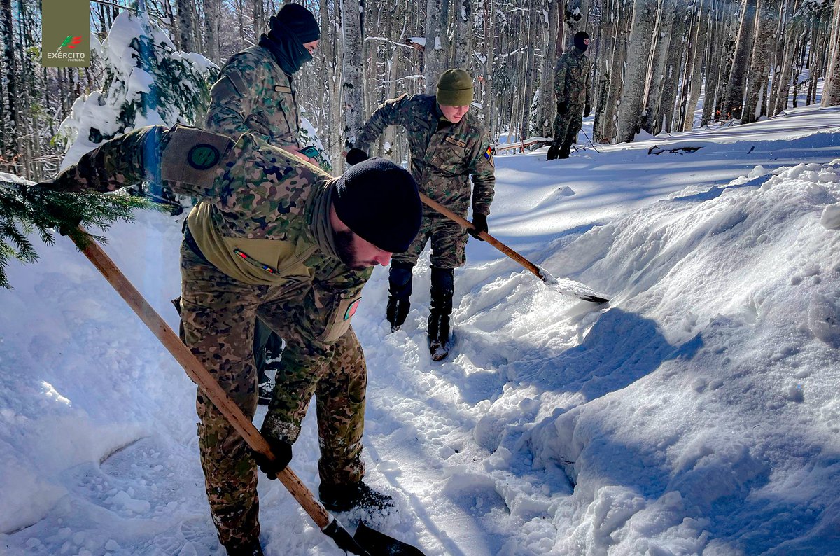 Exercito_pt's tweet photo. 4.ª Força Nacional Destacada 🇵🇹na Roménia testa capacidade de operação em montanha
👉No âmbito das "Enhanced Vigilance Activities" da NATO, a 4.ª FND participou no Exercício MOUNTAIN TRAINING 24.01, em conjunto com a Força Romena🇷🇴
#ExércitoPortuguês #4FNDROU #EMGFA #WeAreNATO https://t.co/LOUobHiNZ5