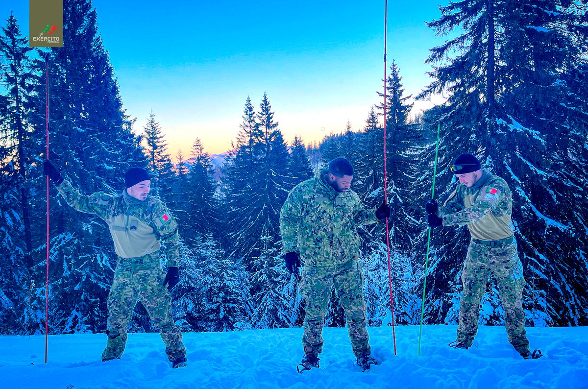 Exercito_pt's tweet photo. 4.ª Força Nacional Destacada 🇵🇹na Roménia testa capacidade de operação em montanha
👉No âmbito das "Enhanced Vigilance Activities" da NATO, a 4.ª FND participou no Exercício MOUNTAIN TRAINING 24.01, em conjunto com a Força Romena🇷🇴
#ExércitoPortuguês #4FNDROU #EMGFA #WeAreNATO https://t.co/LOUobHiNZ5