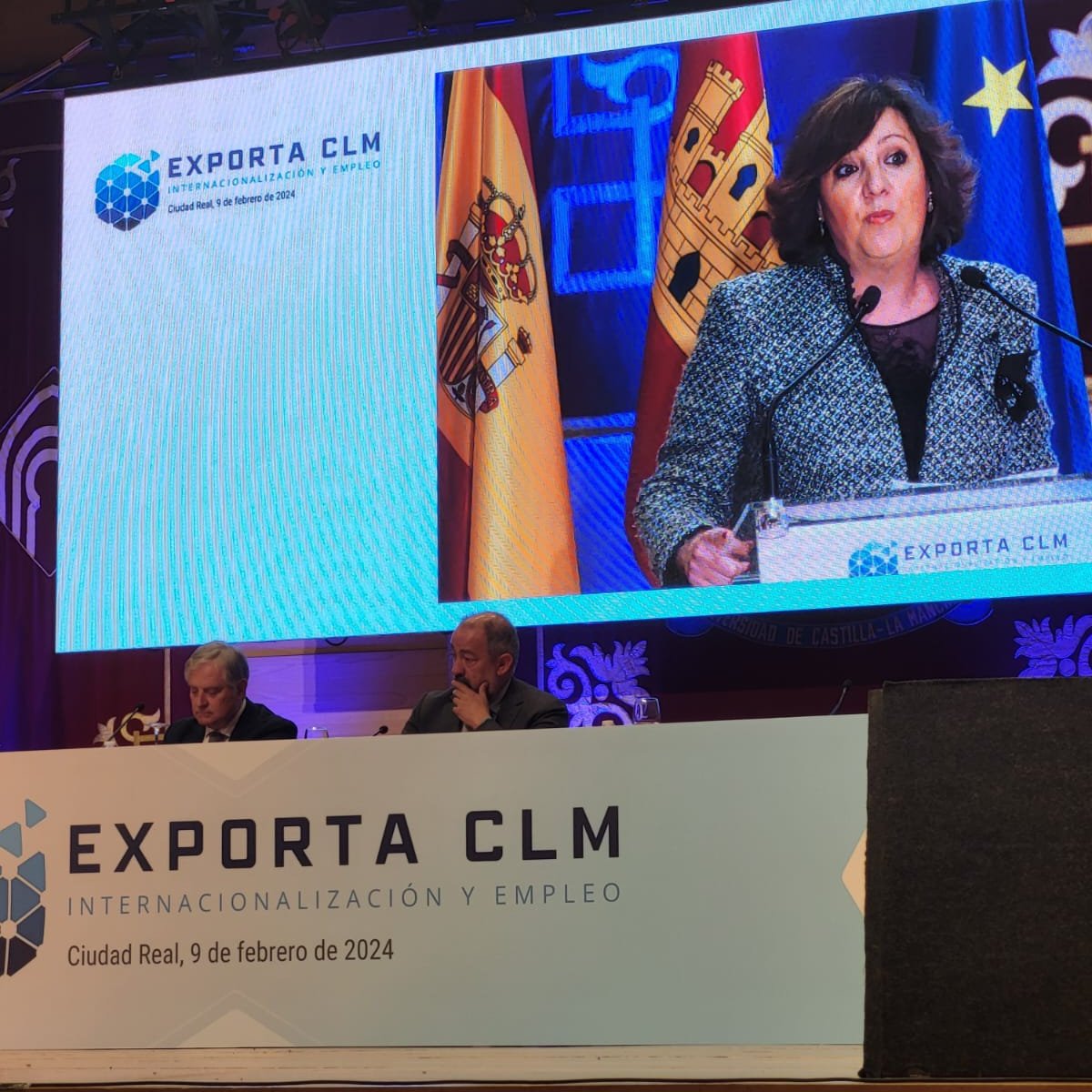 autonomosata's tweet photo. Los #autónomos con menos de 5 trabajadores somos la gran mayoría del tejido empresarial español y castellanomanchego. Y sí también "estamos en el mundo", también exportamos.
Por eso participamos en #ExportaCLM y compartimos con @pfrancoCLM la importancia de la internacionalización de Castilla-La Mancha de la mano de @gobjccm.
Sigue todo el evento en: https://t.co/y05kqlZY2Z