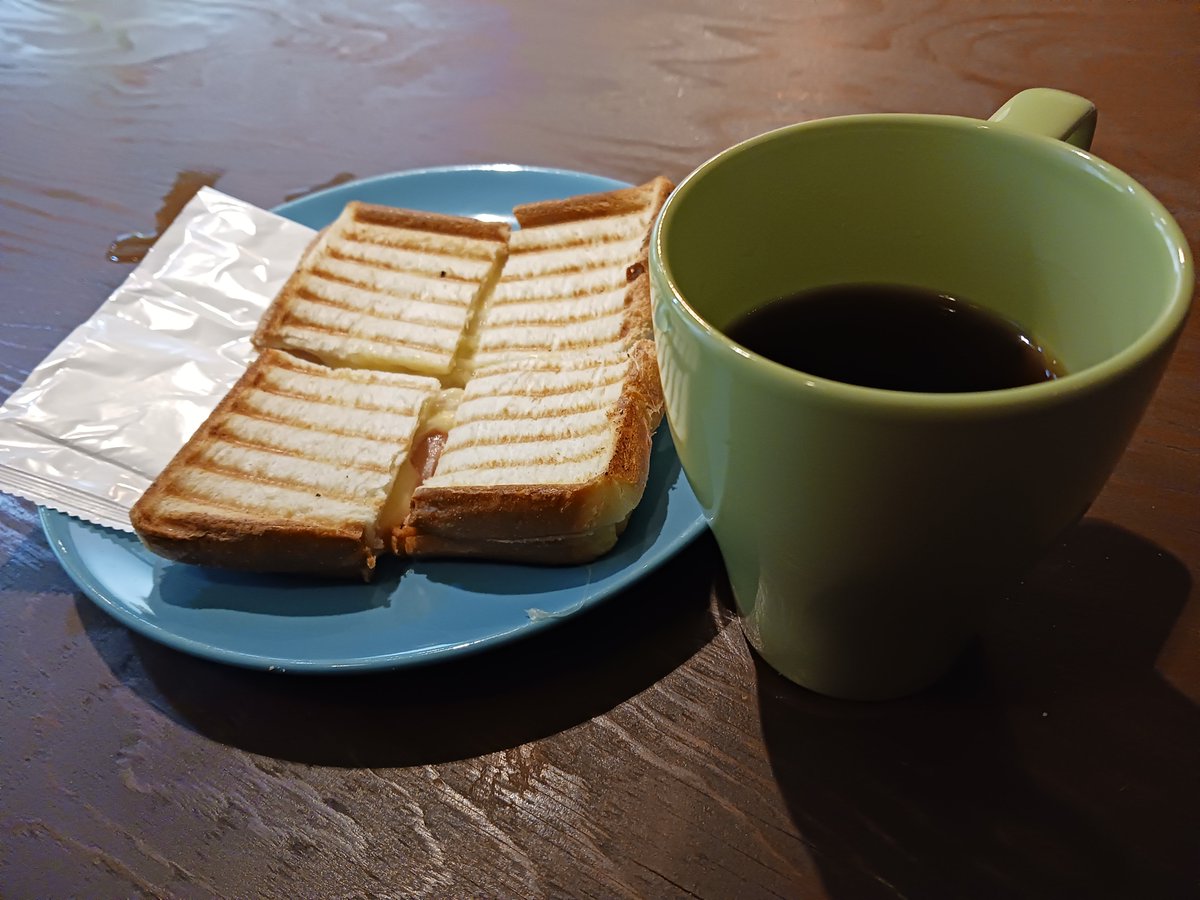 geitan2017's tweet image. 大阪市北区中崎町にあるアトリエ三月の小作品を対象とした企画公募展『Swimmy』を観たあと、14回目となる『戦国！抜け穴パラダイス』を観に寺田町の三文アートcafé そらのまめへ。そらのまめでは期間限定のコーヒーセットを700円で提供してます。#Swimmy #戦国！抜け穴パラダイス