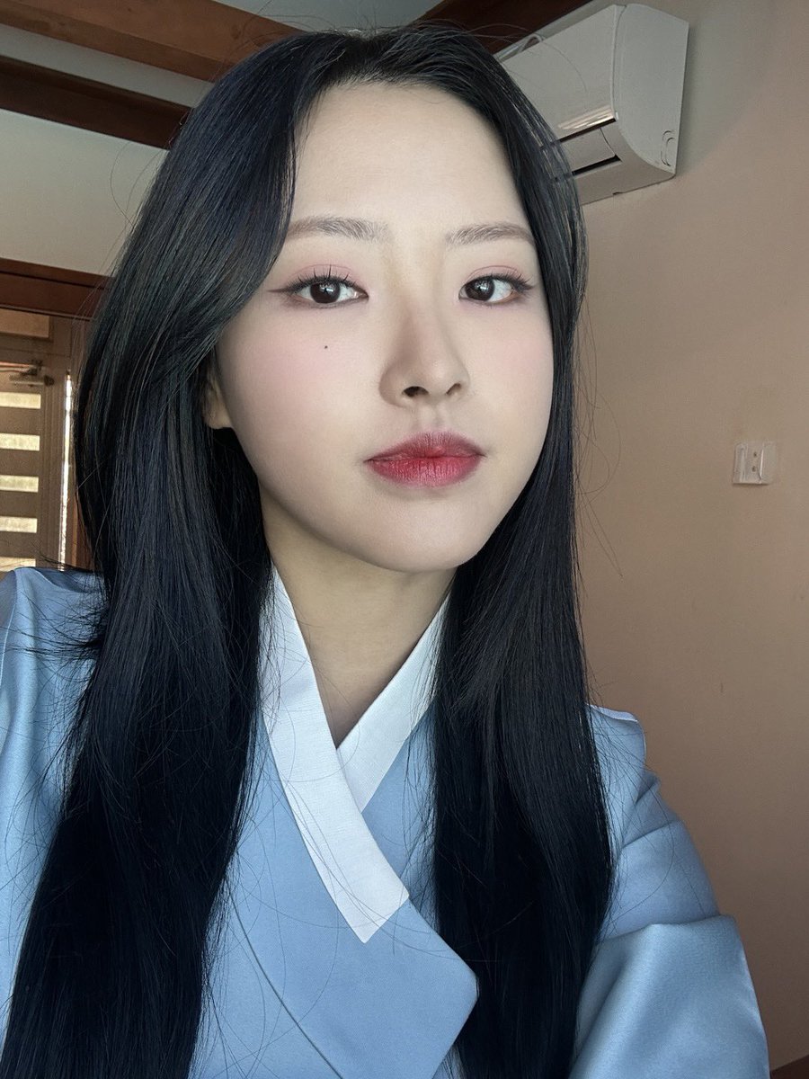 Loossemble_twt's tweet photo. [📷]

새해 복 많이 받으세요🙇🏻‍♀

#혜주 #HyeJu
#루셈블 #Loossemble https://t.co/iG1jEYNExn