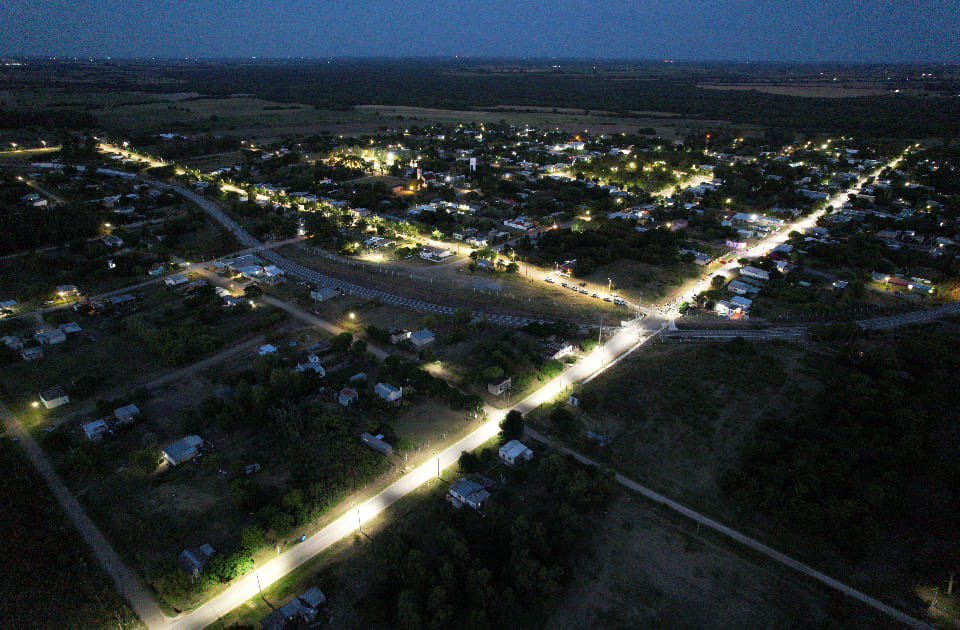 MarcosPerez62's tweet photo. 📍25 de Agosto
➡️ inauguración de 💡 led
➡️ 84 focos más al tendido del acceso al pueblo y la plaza de deportes
💪🏻#Construimos
👷🏼#HablamosConObras https://t.co/8qO1pZfNgE