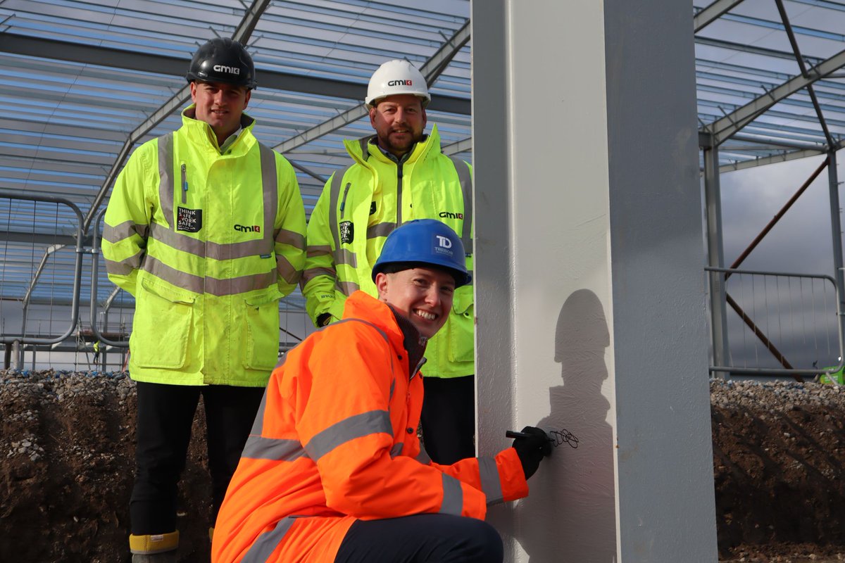 TreborDevelop's tweet photo. Trebor were delighted to attend the steel signing ceremony at our Point 36, Goole site with GMI Construction Group PLC .
 
The 94,842 ft2 unit has been pre-let to Siemens Mobility and is due for completion this Summer. https://t.co/uLcag89j3Q