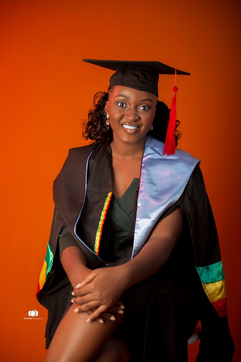 FriendshiPhotos's tweet photo. Congratulations on your special day because you earned it. https://t.co/H8MRakxAWT