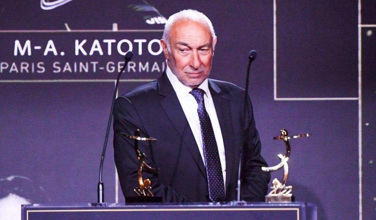GonesRadioOff's tweet photo. 🎙Philippe #Piat (Président de l'#UNFP) à propos de l'#OL :
"C'est inacceptable de pouvoir changer d'équipe en pleine saison"
Quelle énorme clownerie ! 🤡 https://t.co/3Jb4EktO9v