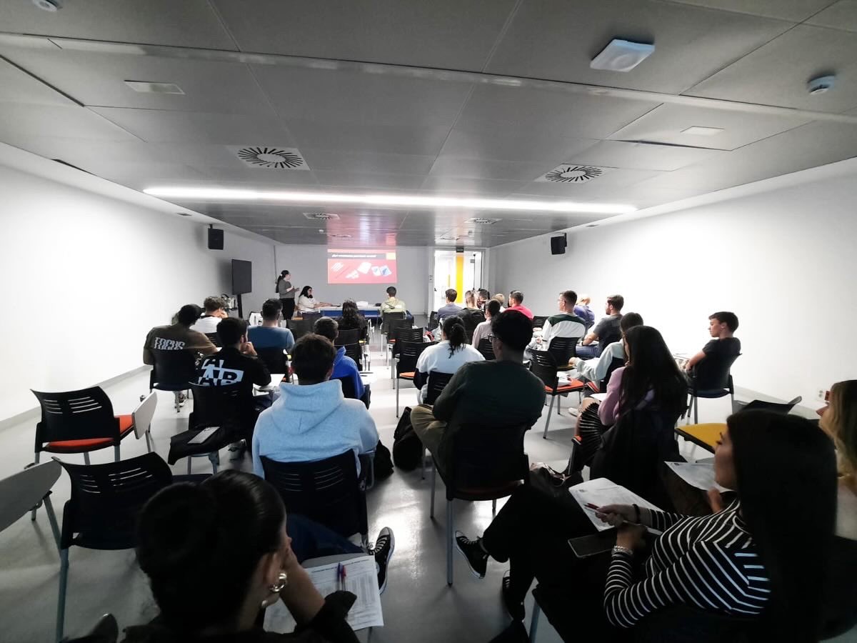 📝 ¡Seguimos con las formaciones! Ayer, 8 de enero nuestras compañeras Alejandra Barbeito y Myriam Peña dieron una charla sobre el Acta en Papel para los chicos del curso.

👩🏻‍🏫 ¡Muchas gracias <a href="/alebarbeito89/">Alejandra Barbeito</a> y Myriam!