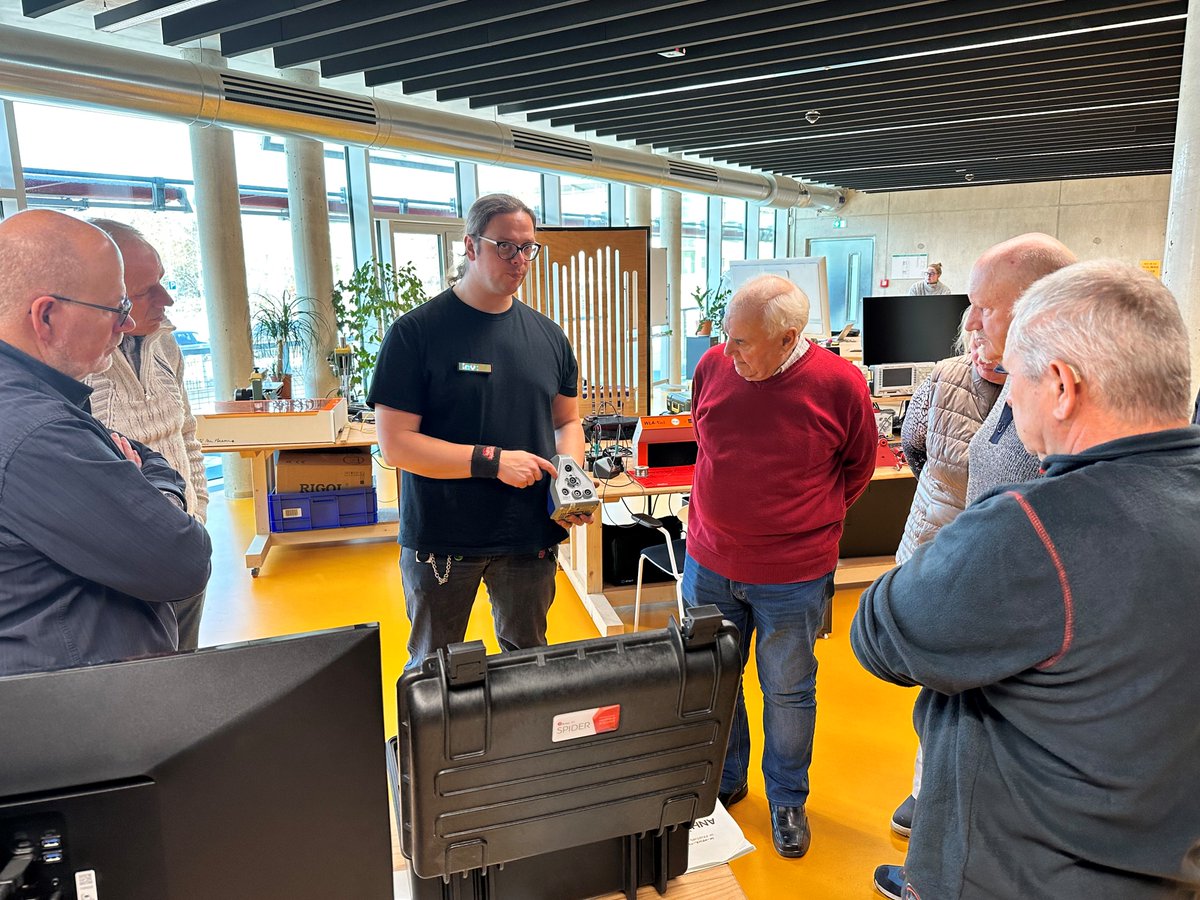 Rückblick zur vierten #Mitmachwerkstatt am 30. November 2023 im #COLab Cottbus zum Thema 3D-Druck mit Interessierten aus Guben, @Stadt_Cottbus und Umgebung.  Im #Workshop wurden personalisierte Weihnachtsbaum-Anhänger entworfen und gedruckt #3dprinting #altersinnovationen